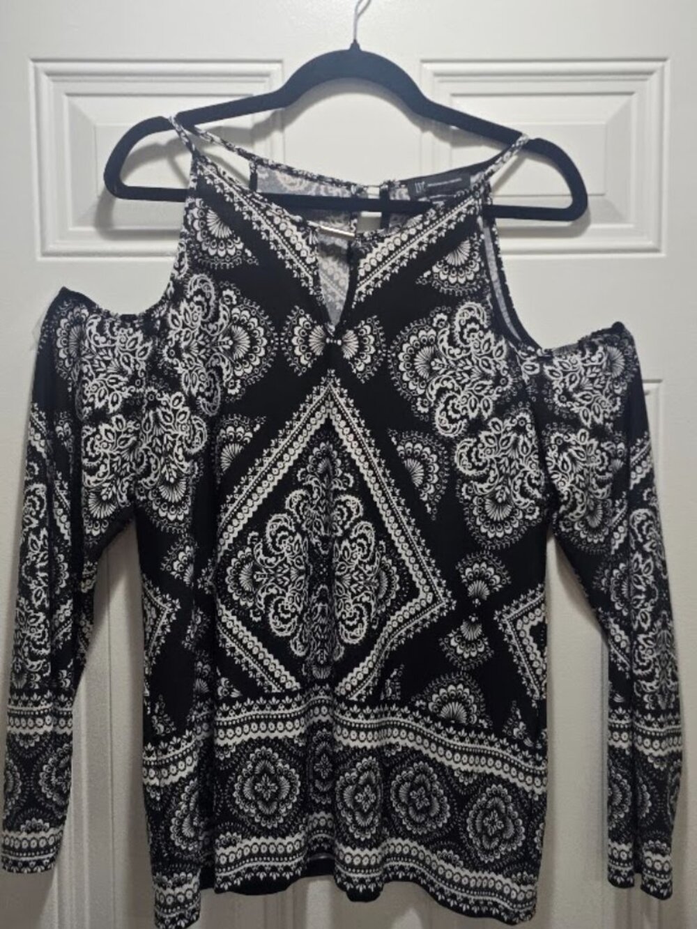 INC International Concepts Women's Cold Shoulder Paisley Top – Size XL